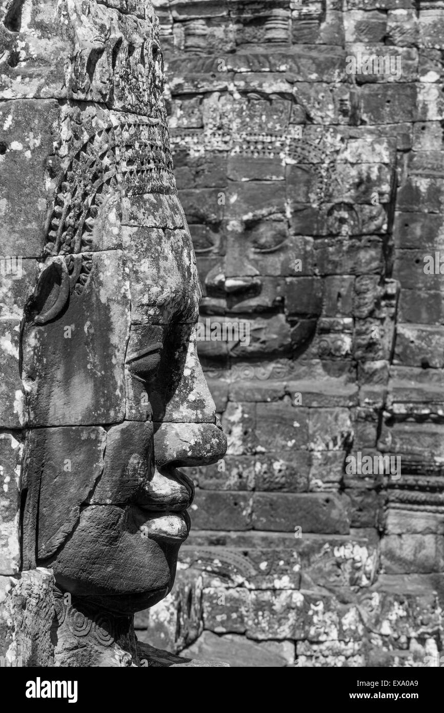 Asia, Cambogia Siem Reap, sculture in pietra del XII secolo il Re Buddista Jayavarman VII al tempio Bayon a Angkor Wat Foto Stock