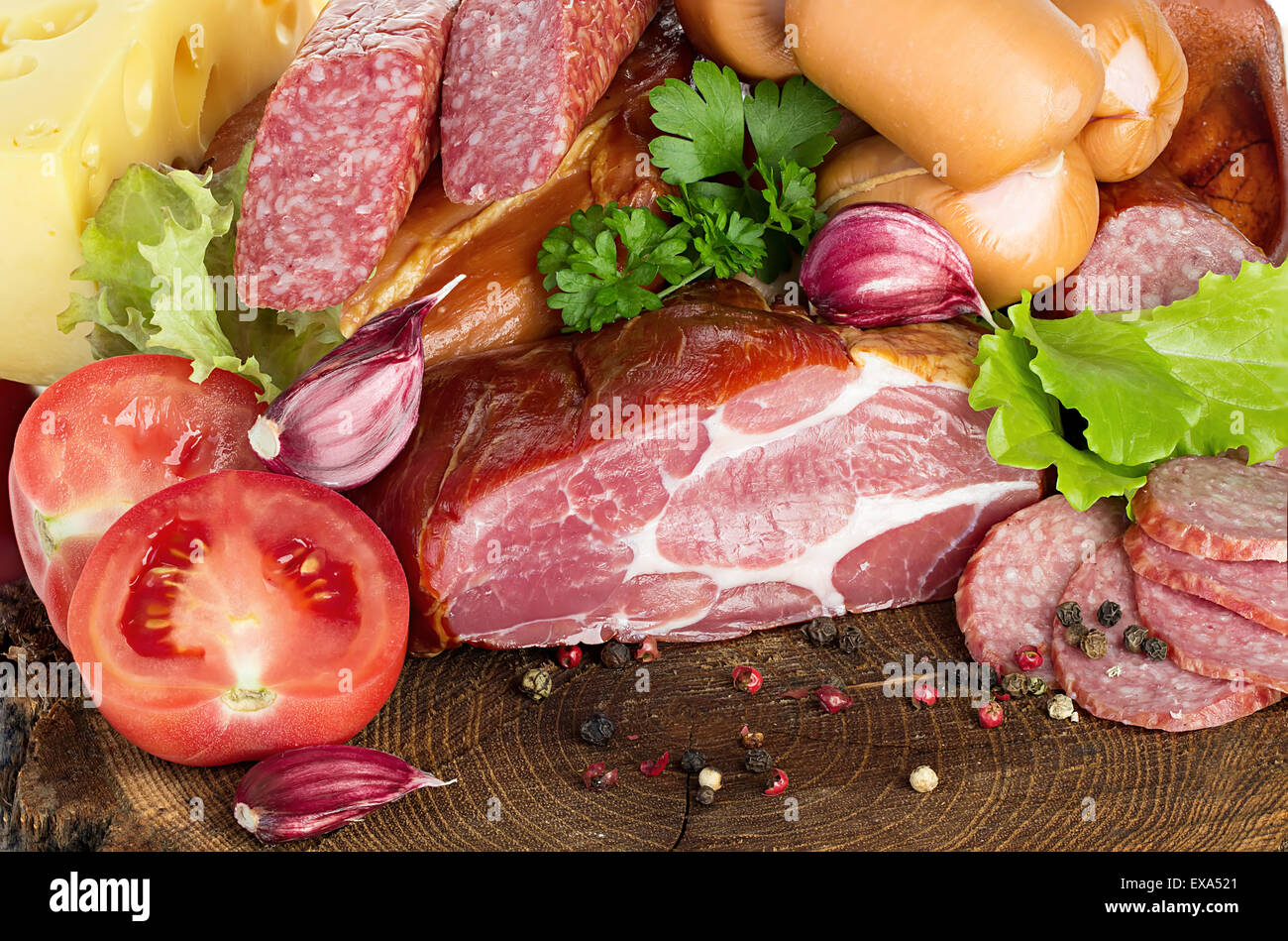 Varietà di prodotti di salsiccia. Sfondo. Foto Stock