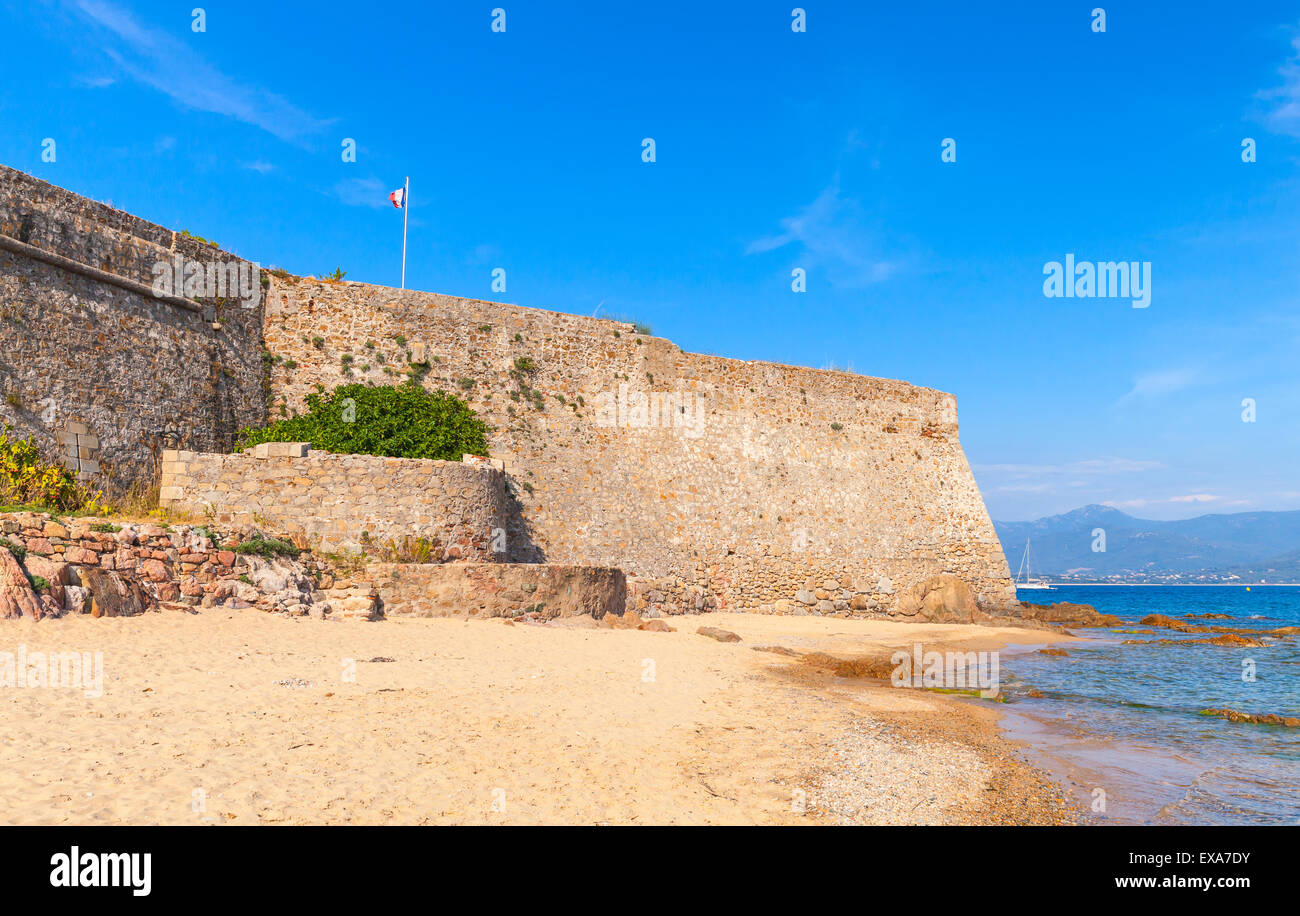 Ajaccio, la Citadelle. Vecchia Fortezza di pietra sul mare costo. La Corsica, Francia. Famoso punto di riferimento turistico Foto Stock