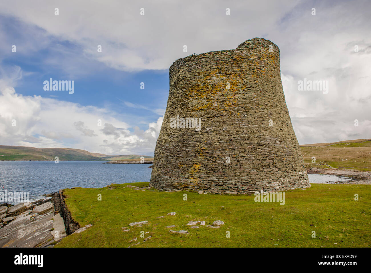 La maggior parte ben conservata torre Pictish dall'età del ferro, circa duemila anni, isola di Mousa, isole Shetland, Scozia Foto Stock