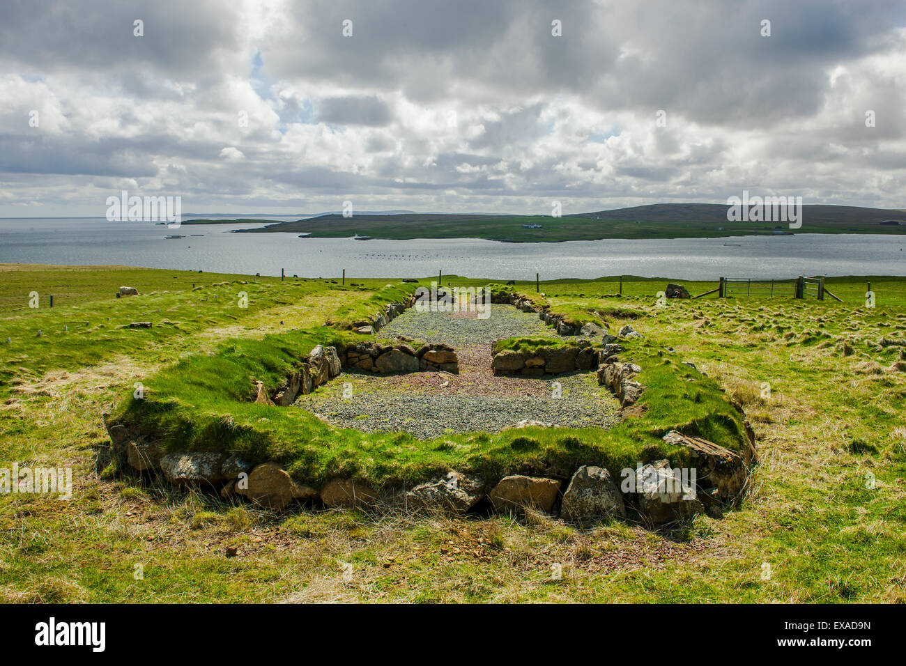 Viking longhouse rovine, scavo, Baltasound, Unst, isole Shetland, Scotland, Regno Unito Foto Stock