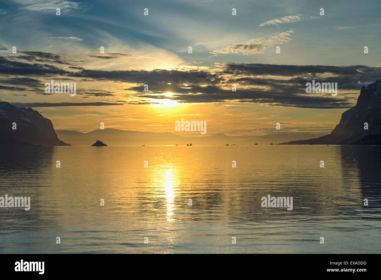 Sunrise, iceberg, Kejser Franz Joseph fiordo, a nord-est della Groenlandia Parco Nazionale, la Groenlandia Foto Stock