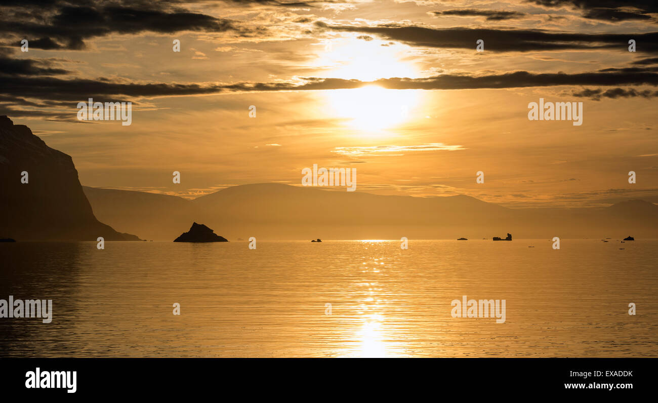 Sunrise, iceberg, Kejser Franz Joseph fiordo, a nord-est della Groenlandia Parco Nazionale, la Groenlandia Foto Stock