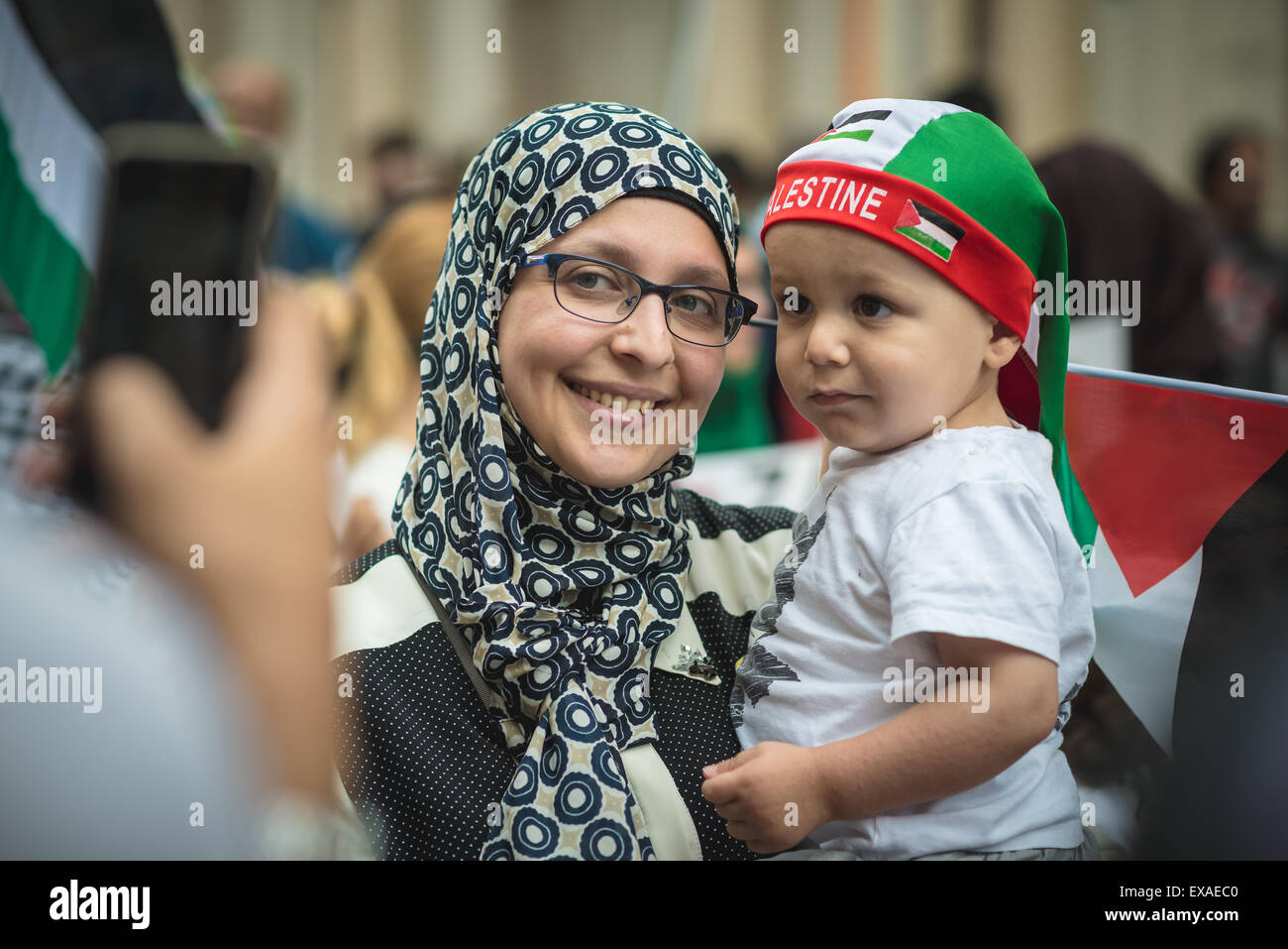 Milano, Italia - 26 Luglio: pro Palestina manifestazione tenutasi a Milano nel mese di luglio, 26, 2014. Le persone sono scese nelle strade la rivendicazione nella Striscia di Gaza e la Palestina libera contro Israele guerra e bombardamenti Foto Stock