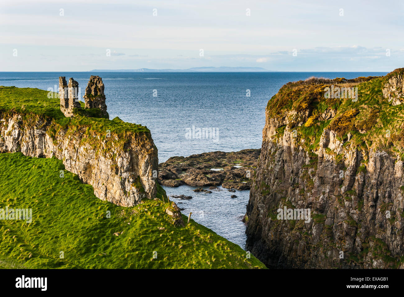 Dunseverick castello vicino Giants Causeway, County Antrim, Ulster (Irlanda del Nord, Regno Unito, Europa Foto Stock