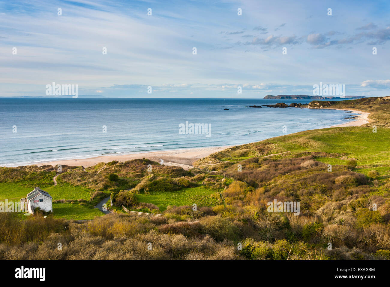 Vista su Whitepark Bay (White Park Bay), County Antrim, Ulster (Irlanda del Nord, Regno Unito, Europa Foto Stock