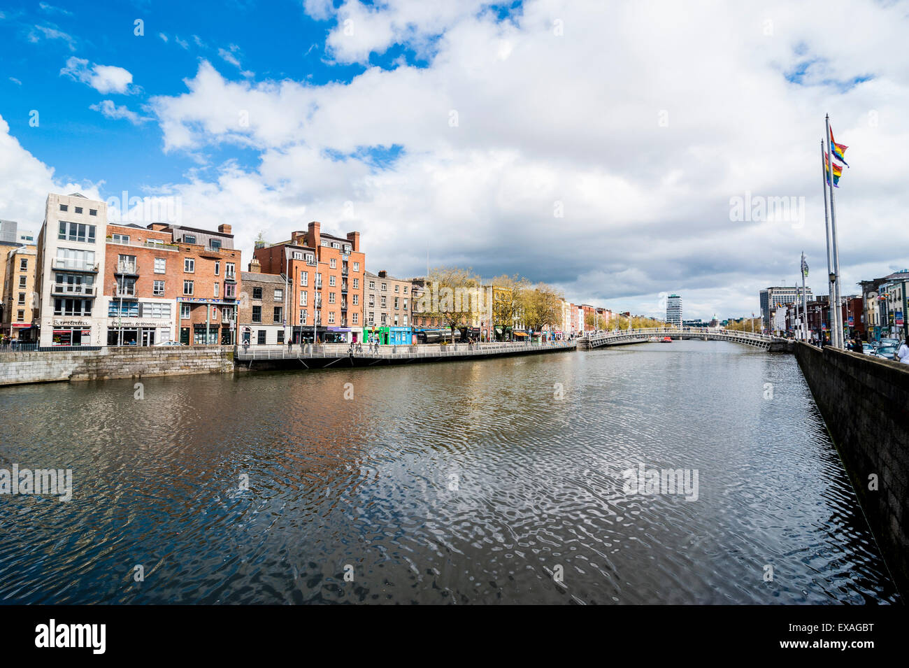 Fiume Liffey fluente attraverso Dublino Repubblica di Irlanda, Europa Foto Stock