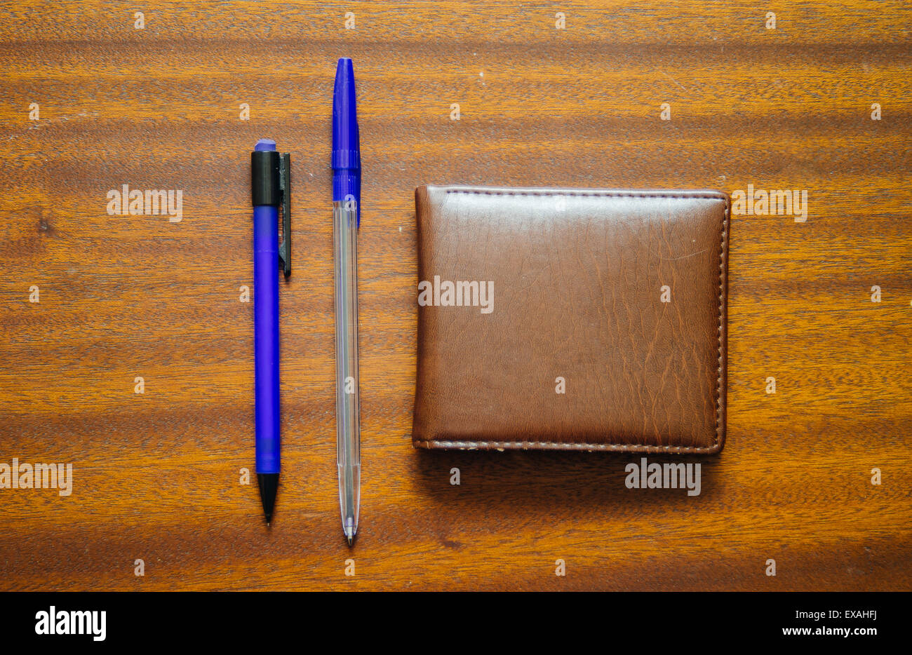 Penna, Matita e denaro Wallet Foto Stock