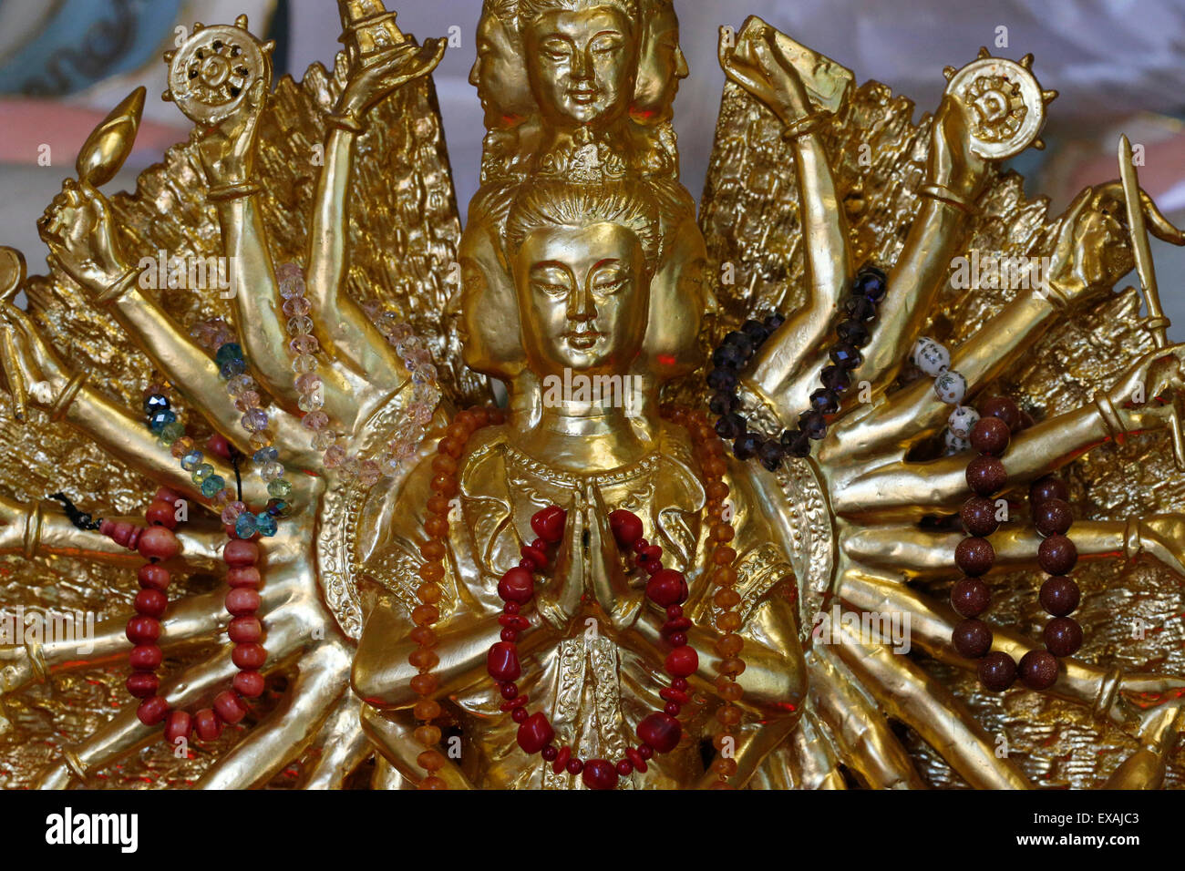 Quan Am (Bodhisattva della compassione) (dea della misericordia), Tu un tempio buddista, Saint-Pierre-en-Faucigny, Haute Savoie, Francia Foto Stock