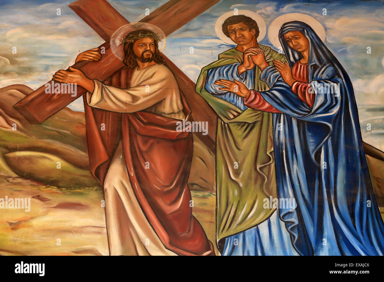 Gesù Cristo che porta la croce. San Pietro e Paolo, la cattedrale, Aneho, Togo, Africa occidentale, Africa Foto Stock