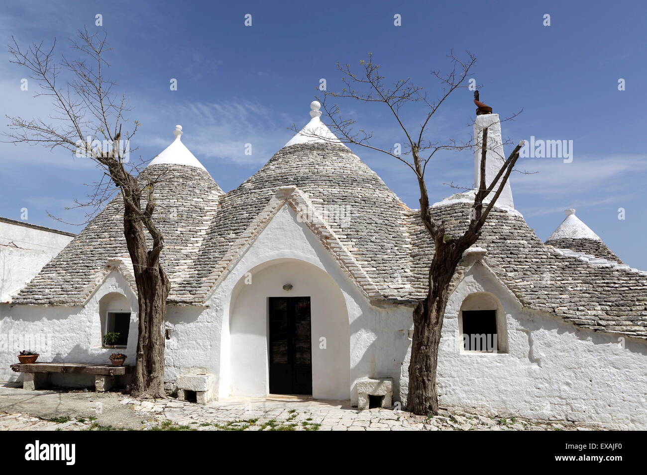 Una tradizionale casa trullo alla Masseria tagliente, una politica agricola e agriturismo mozzo vicino a Martina Franca, Puglia, Italia, Europa Foto Stock