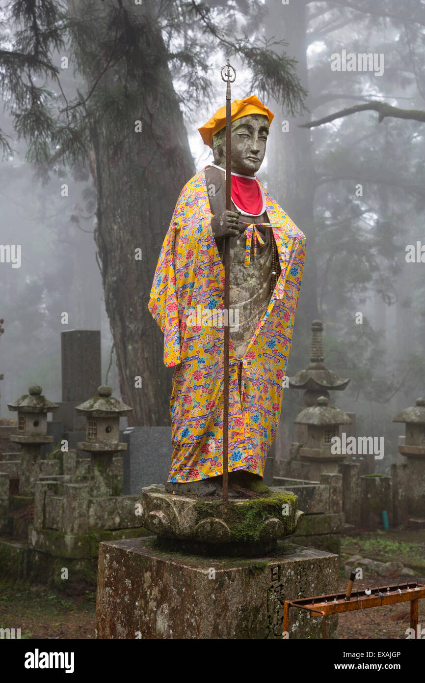 Il cimitero buddista di Oku-no-in, Koyasan (Koya-san), Kansai, Giappone, Asia Foto Stock