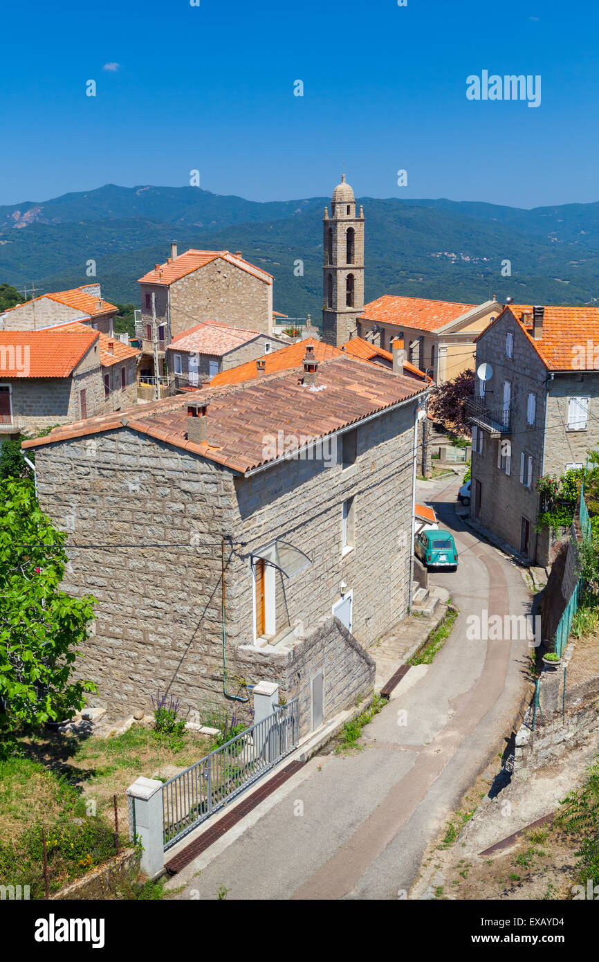 Piccolo villaggio corso paesaggio. Petreto-Bicchisano, Corsica, Francia Foto Stock