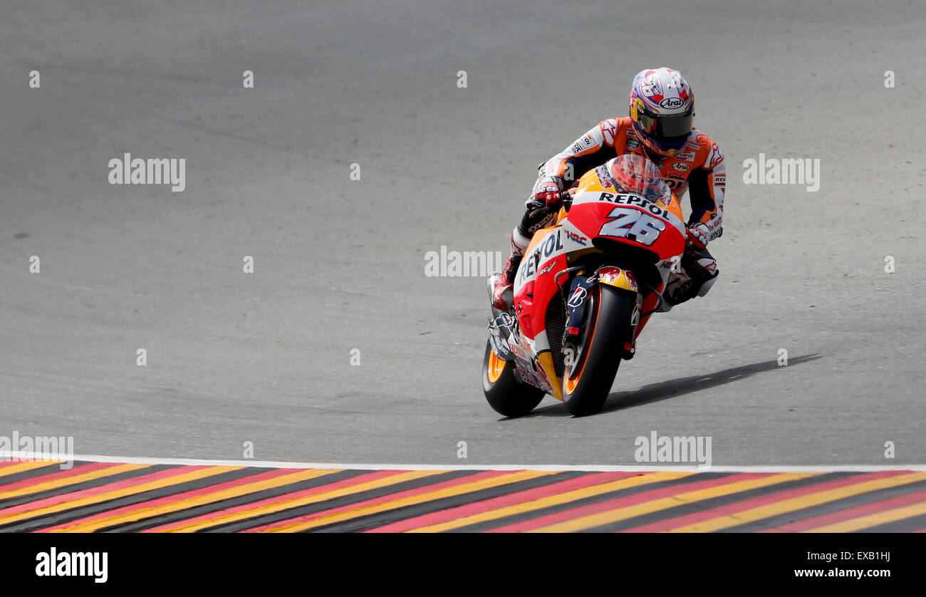 Hohenstein-ernstthal, Germania. 10 Luglio, 2015. Lo spagnolo della MotoGP Dani Pedrosa del Repsol Honda team durante la seconda formazione gratuita nel Gran Premio di Motociclismo al Sachsenring in Hohenstein-ernstthal, Germania, 10 luglio 2015. Foto: JAN WOITAS/DPA/Alamy Live News Foto Stock