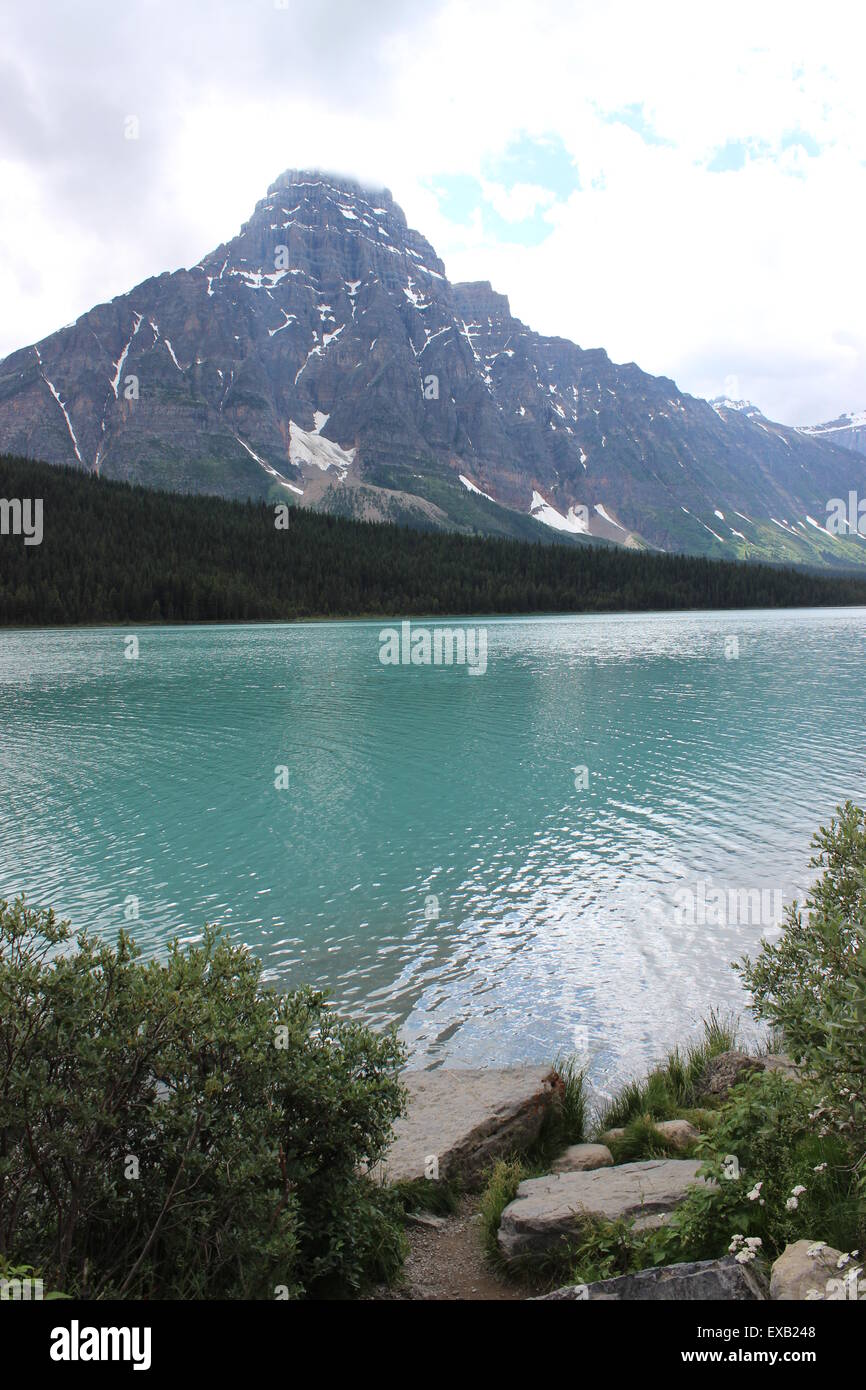 Il lago glaciale, Montagne Rocciose Canadesi Foto Stock