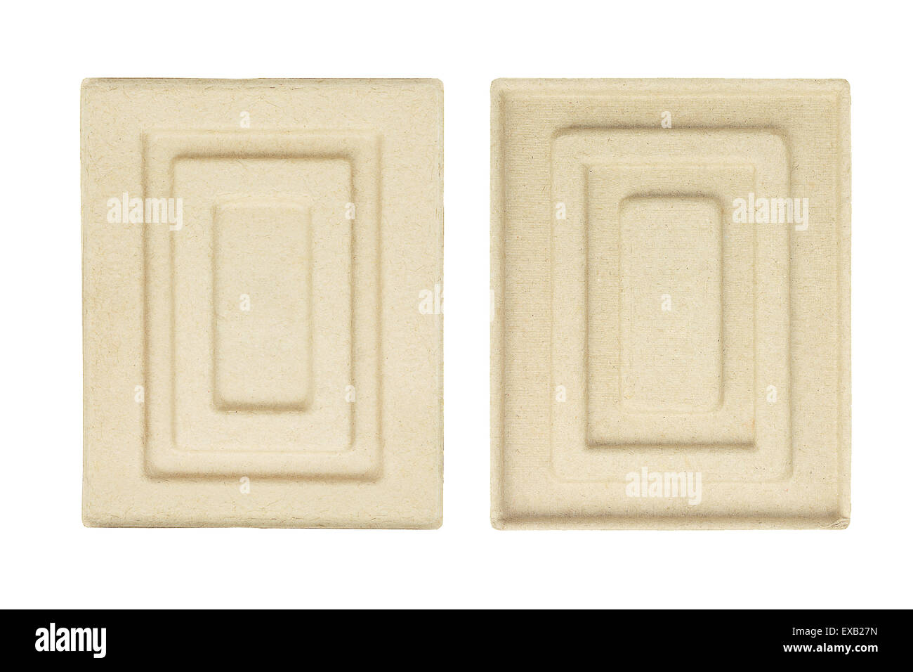 Pasta prodotta con carta riciclata imballaggio protettivo su sfondo bianco Foto Stock