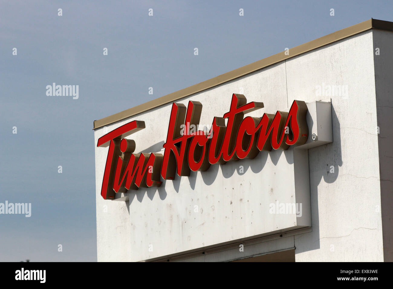 Un Tim Hortons restaurnt situato sulla strada per l'Aeroporto di Toronto, Ont. Foto Stock