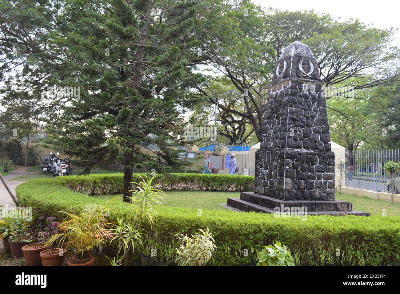 Vista sul parco di fronte della chiesa di San Francesco a Fort Kochi Foto Stock