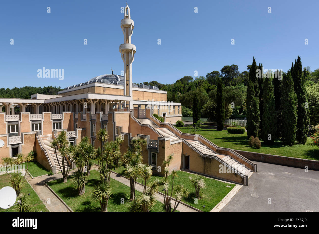 Roma. L'Italia. La moschea di Roma, italiano Centro Culturale Islamico, dall'architetto Paolo Portoghesi, completato 1994. Foto Stock