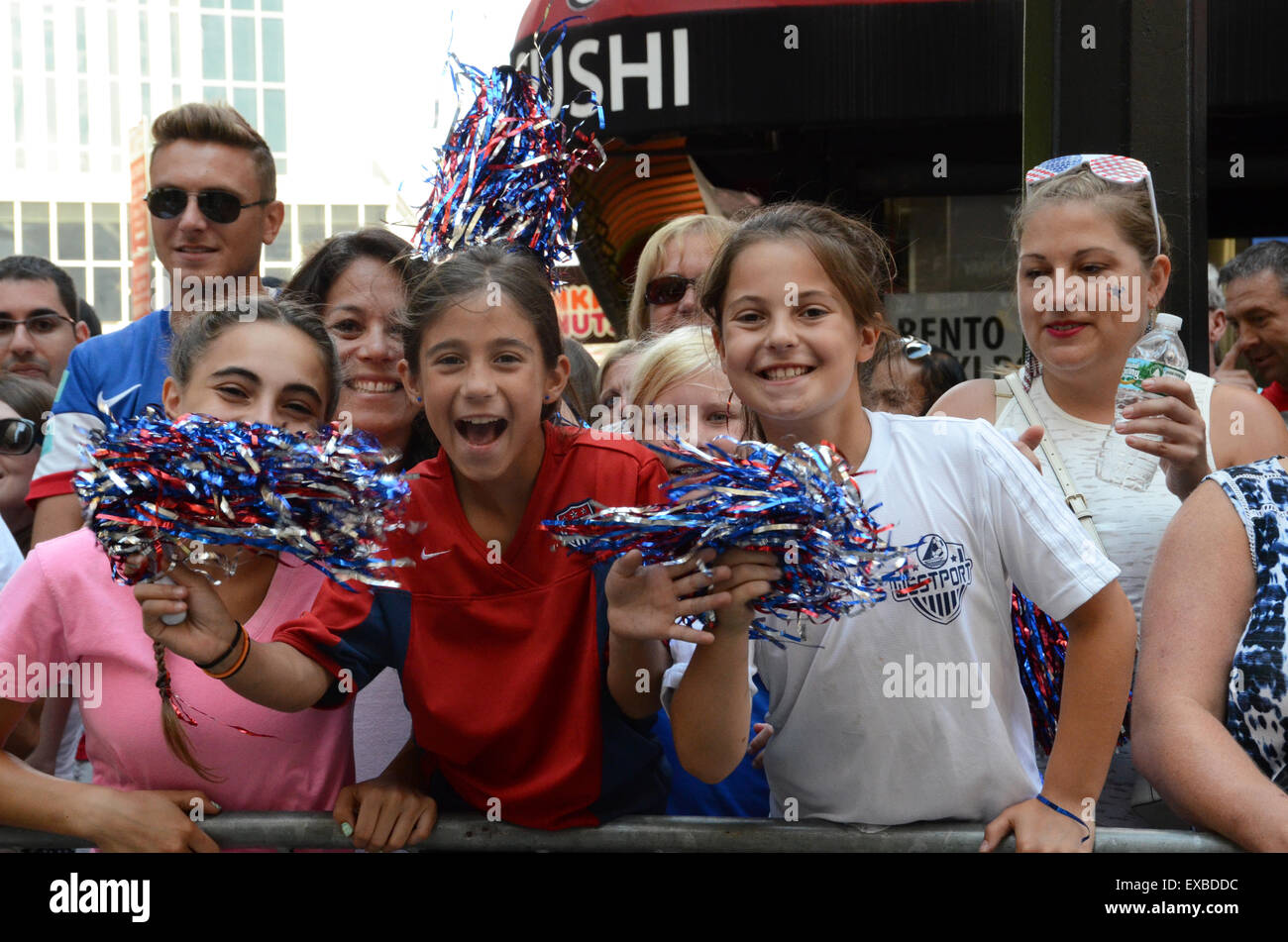 New York, Stati Uniti d'America. 10 Luglio, 2015. USA donna coppa del mondo team vincente parade new york 10 luglio 2015 © simon leigh/Alamy Li Foto Stock