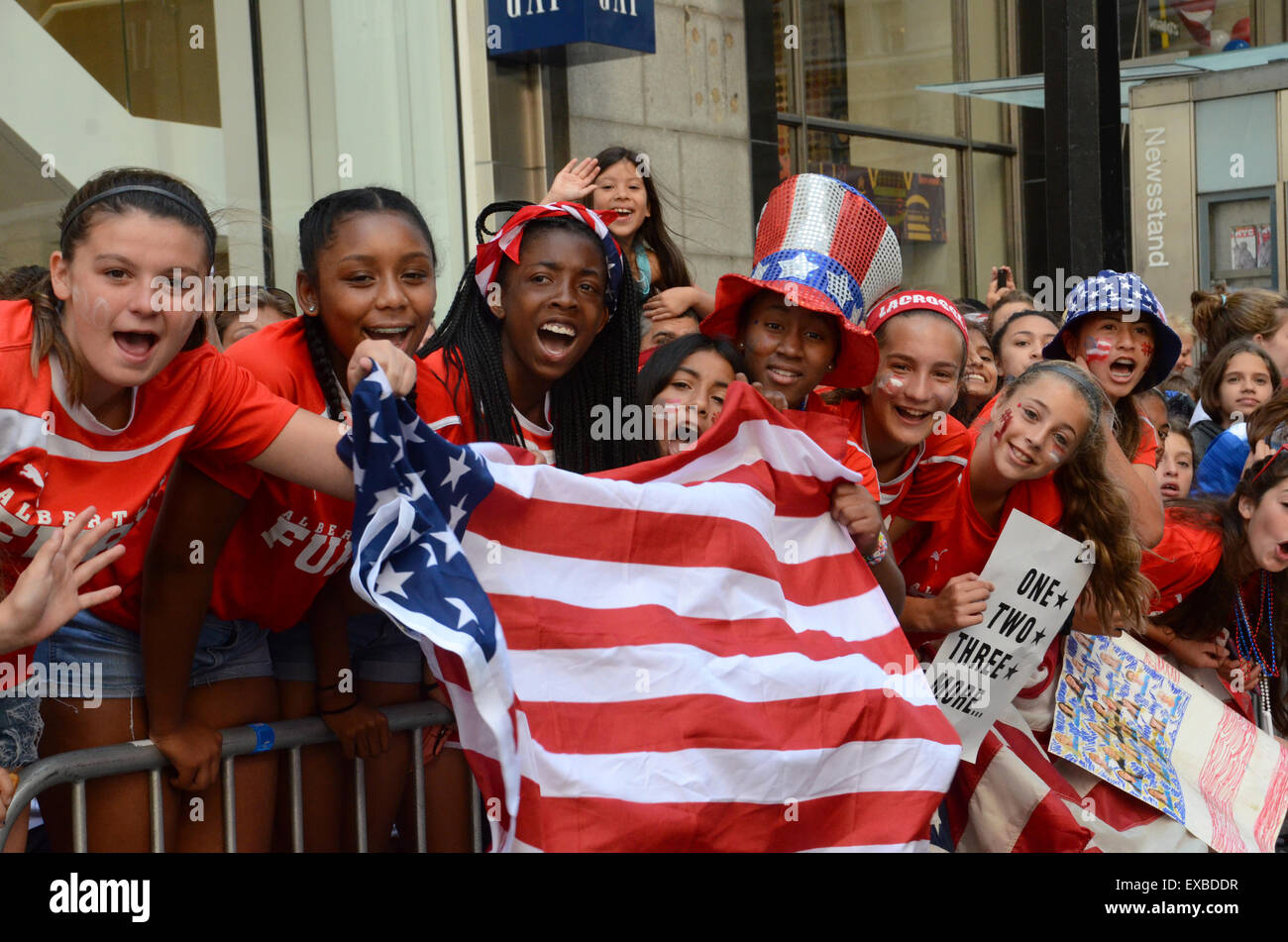 New York, Stati Uniti d'America. 10 Luglio, 2015. USA donna coppa del mondo team vincente parade new york 10 luglio 2015 © simon leigh/Alamy Li Foto Stock