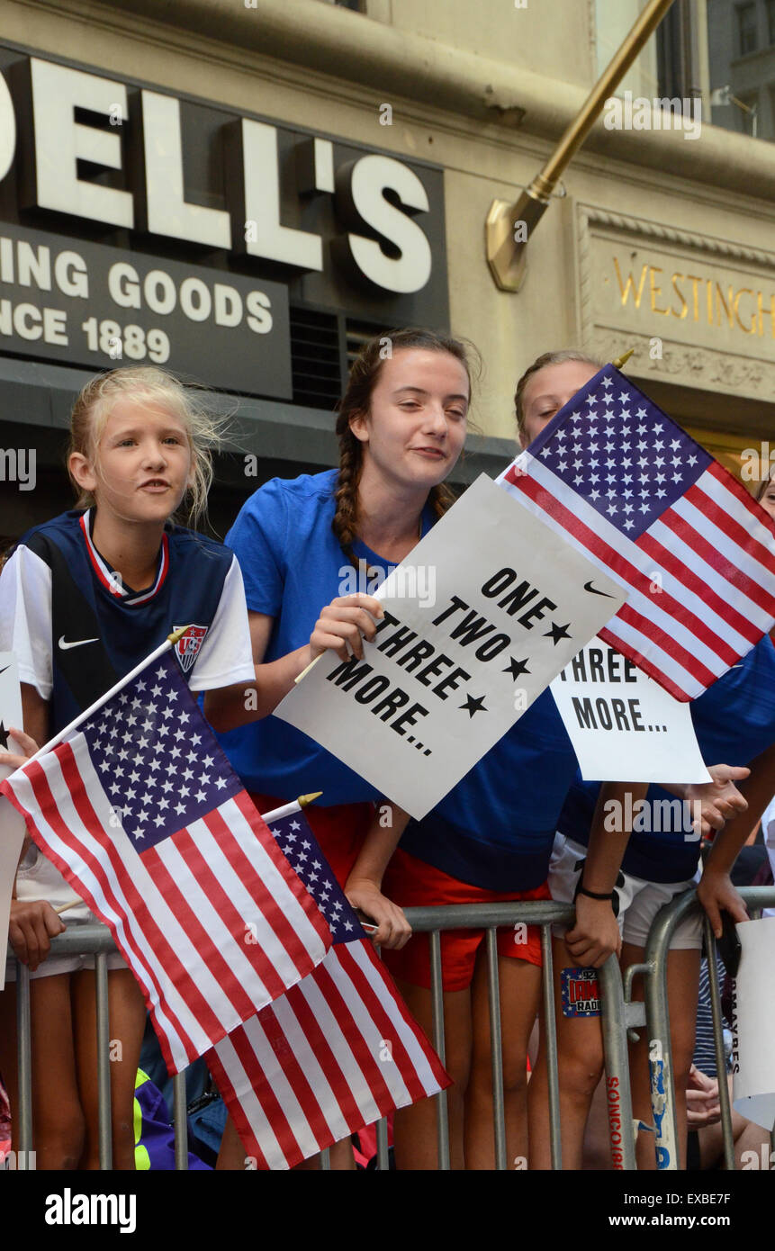 New York, Stati Uniti d'America. 10 Luglio, 2015. USA donna coppa del mondo team vincente parade new york 10 luglio 2015 © simon leigh/Alamy Li Foto Stock