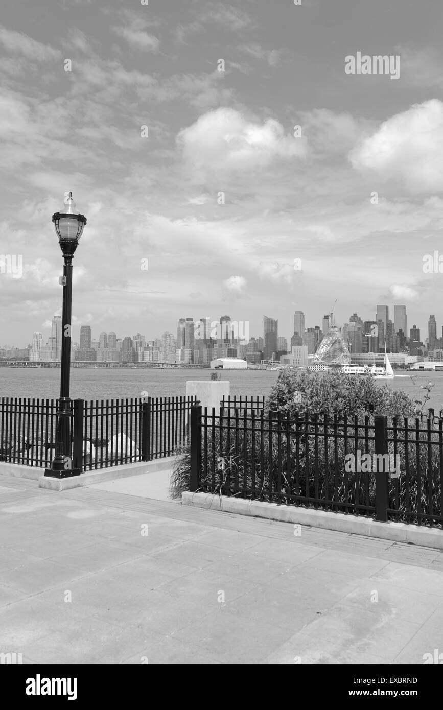 Skyline di Manhattan con il fiume Hudson, New York City Foto Stock