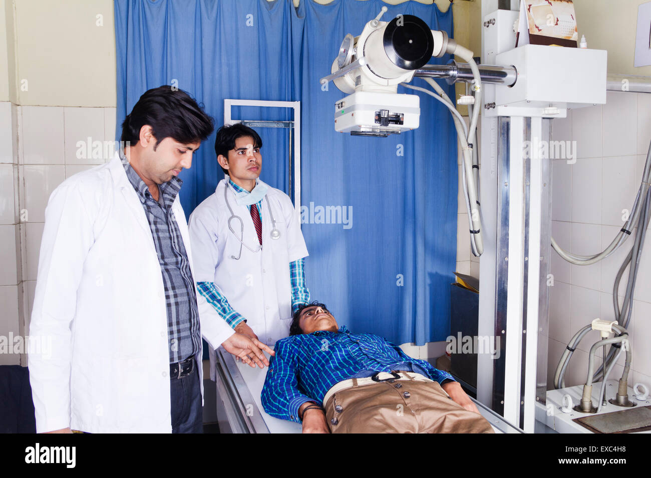 Indian medico ospedale di trattamento del paziente Foto Stock