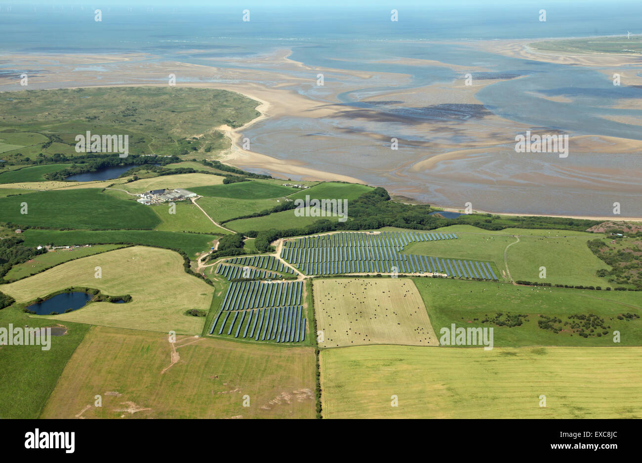 Vista aerea di un impianto fotovoltaico in Cumbria, Regno Unito Foto Stock
