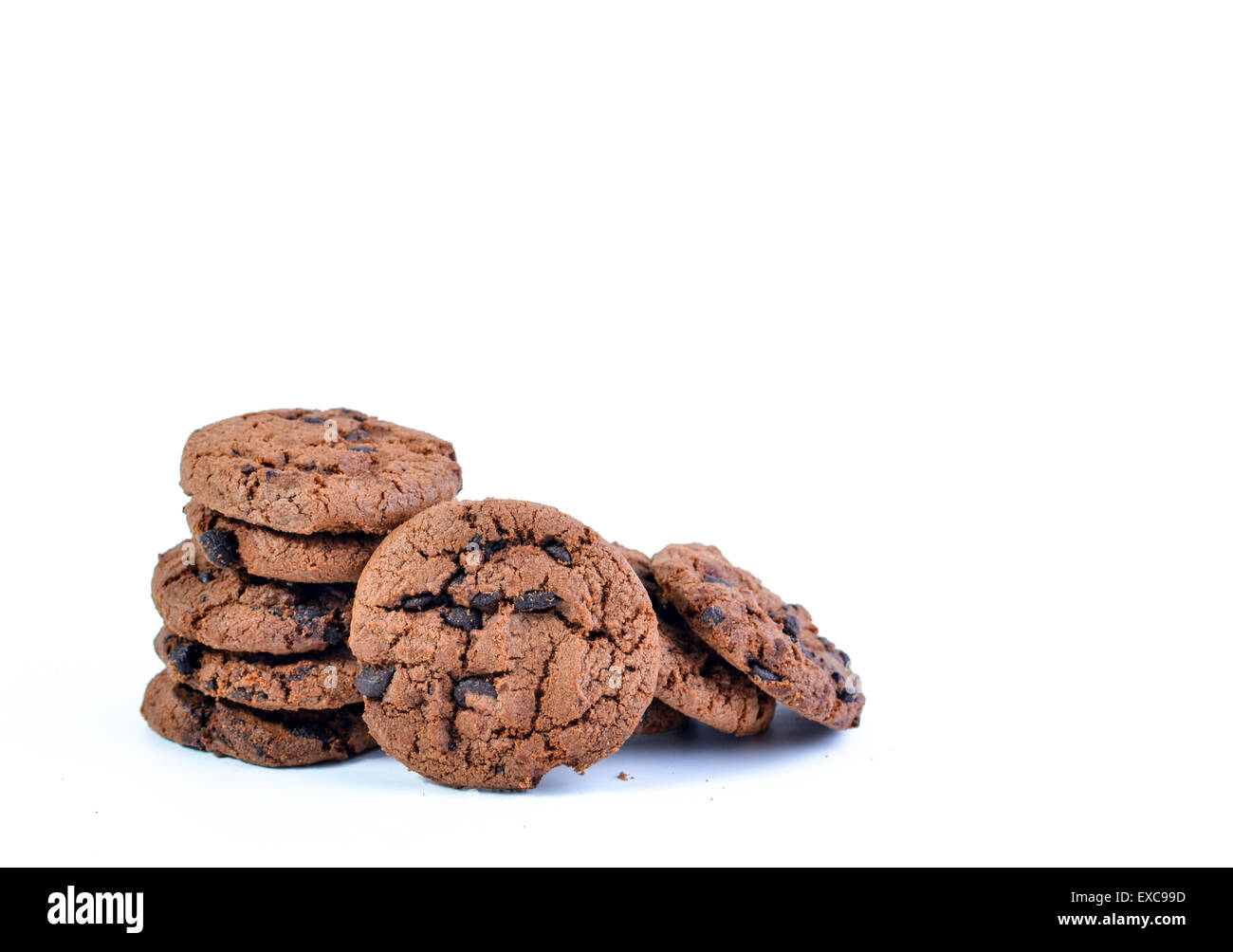 Impilate i cookie su sfondo bianco Foto Stock
