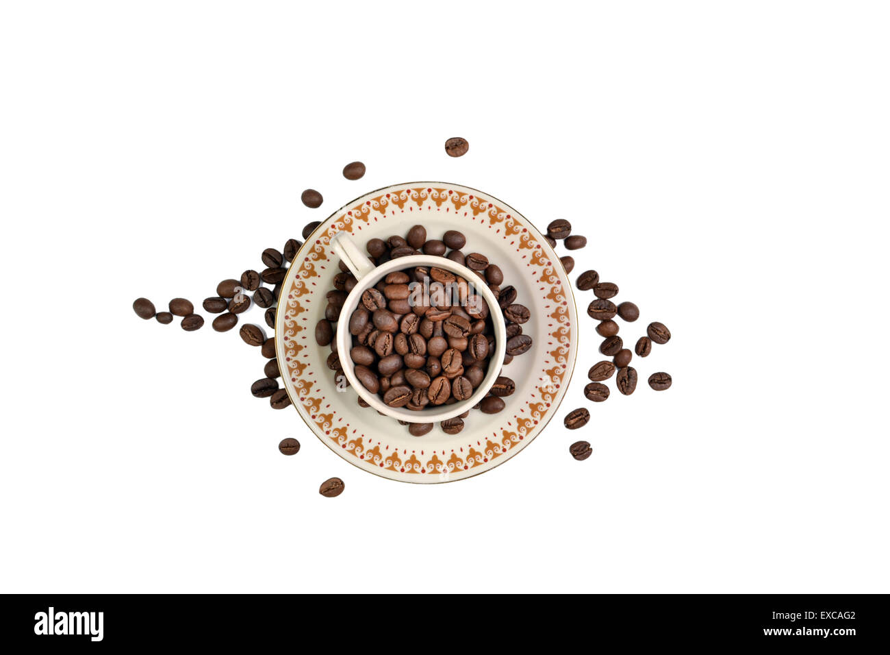 Tazza di chicchi di caffè su sfondo bianco Foto Stock