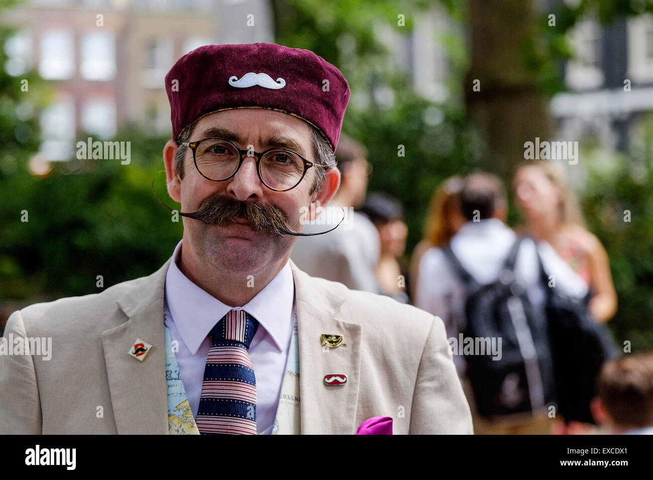 Bedford Square Gardens, Londra. 11 Luglio, 2015. Oggi 'l'Olimpiade Chap' sarà ancora una volta il benvenuto elegante e decisamente ONU-atletica a questa famosa in tutto il mondo "celebrazione di eccentricità, sportive inettitudine e immacolata le pieghe dei pantaloni' Credit: Gordon Scammell/Alamy Live News. Foto Stock