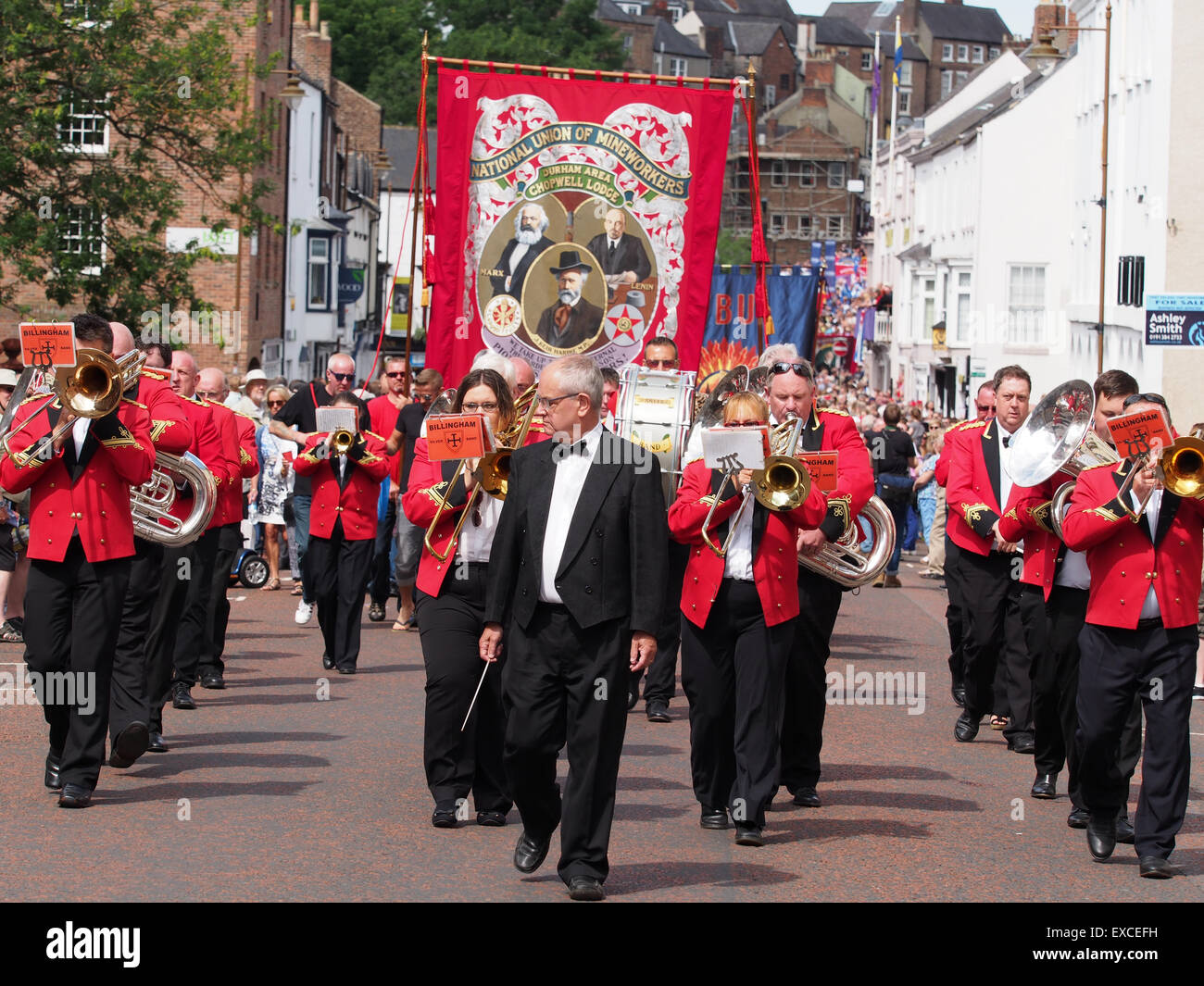 Durham, Regno Unito. 11 Luglio, 2015. Sfilata di bande e banner al Durham minatori di Gala. Foto Stock