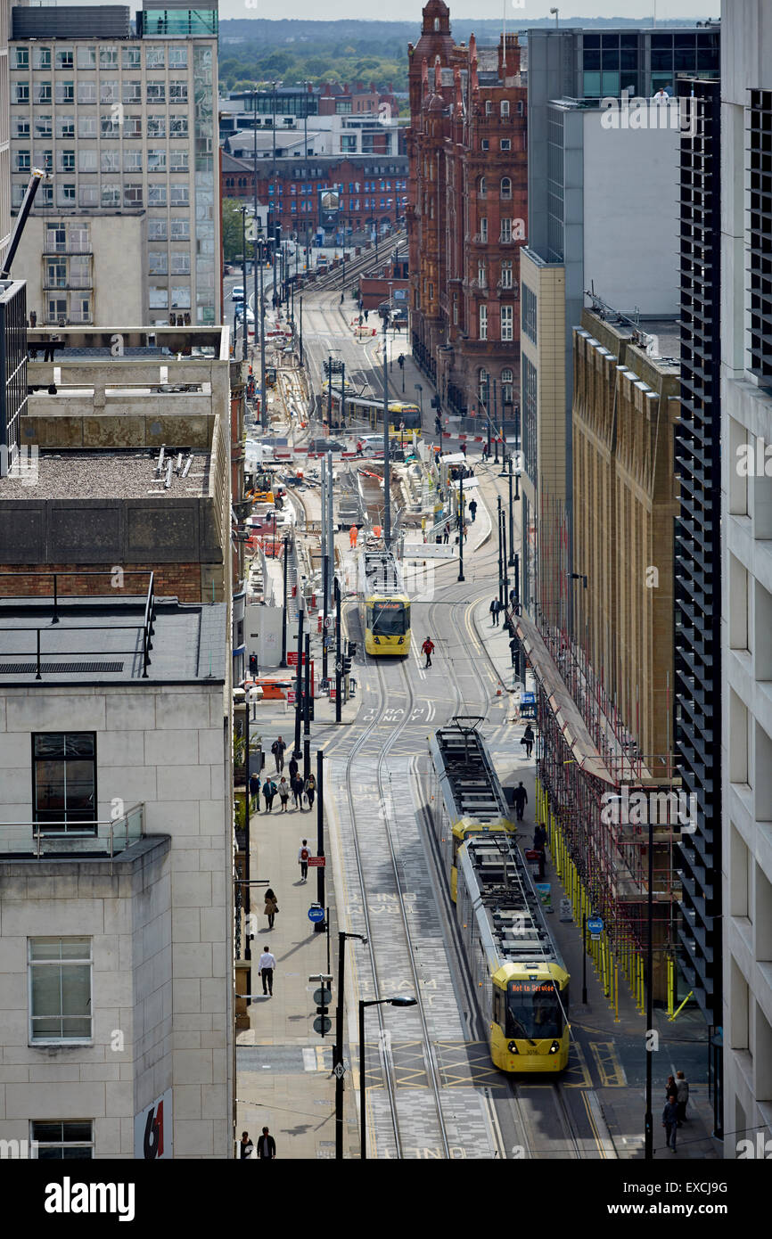 Mosley Street che mostra i collegamenti con la metropolitana e il tram edifici forma sopra mostra il lavoro al secondo incrocio presso il St Peters Square U Foto Stock