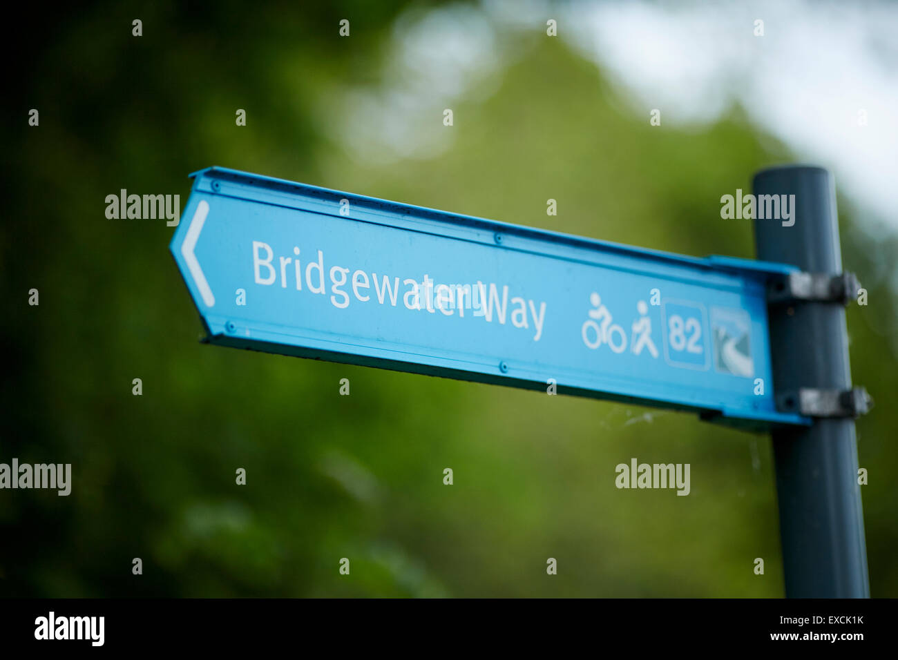 Bridgewater Canal in metallo blu segno di destinazione a Runcorn rivolta Foto Stock