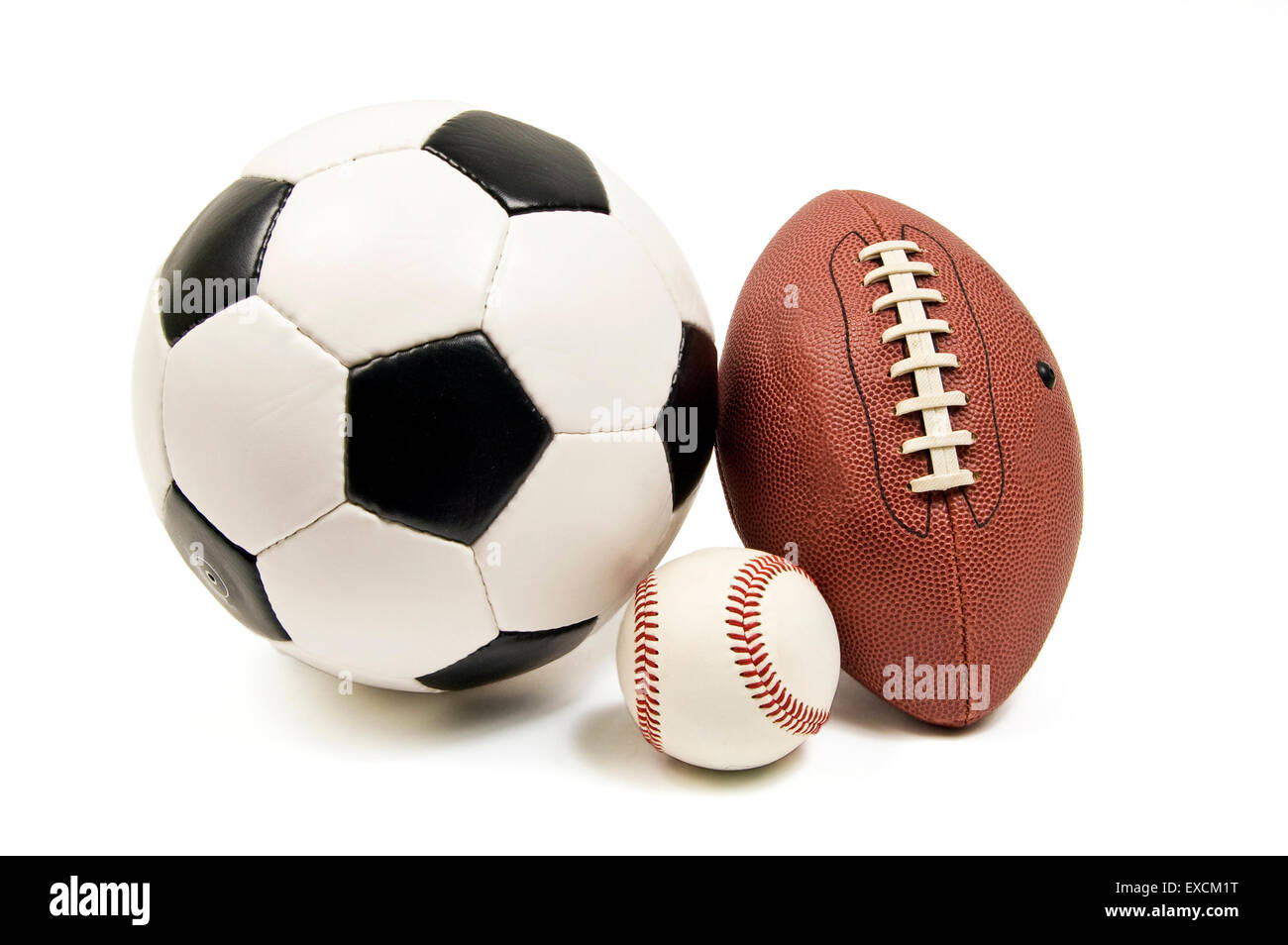 Selezione delle palle sportive su sfondo bianco Foto Stock