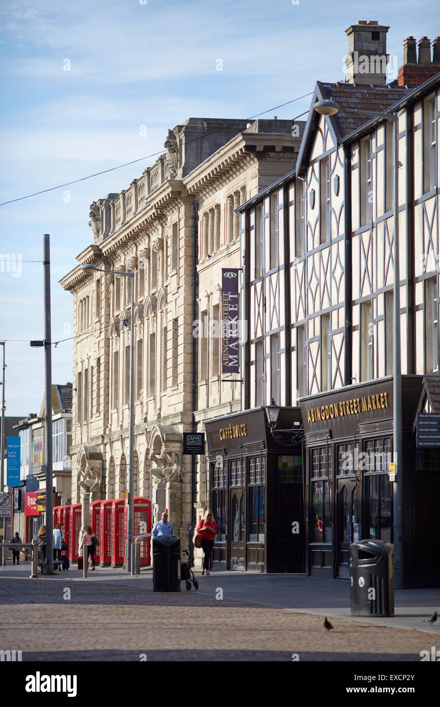 Il vecchio ufficio postale di Blackpool. Si trova a Blackpool, Lancashire, Inghilterra, Regno Unito. Il telefono rosso box, un chiosco di telefono per un Foto Stock