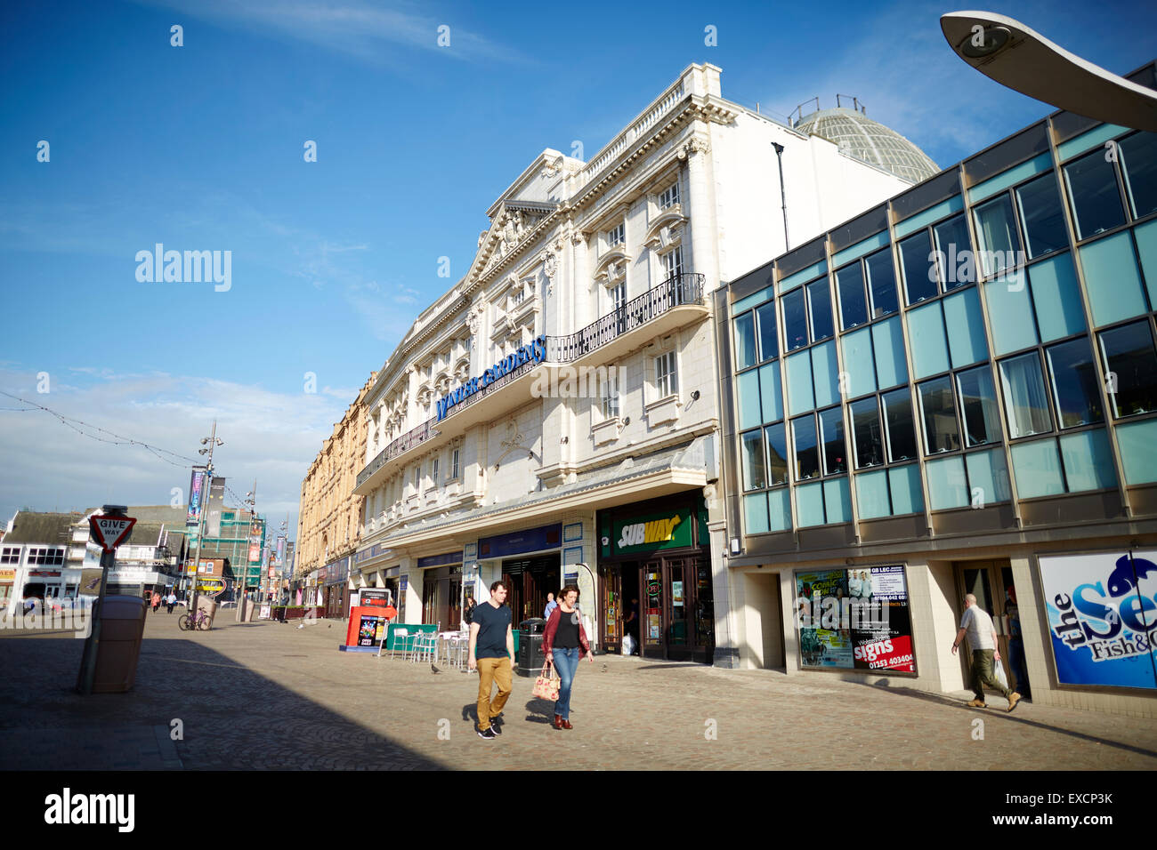 Winter Gardens segno sull'esterno dell'edificio 1870 1878 xix secolo 845- adulti sala da ballo Arcaid beach Blackpool British Foto Stock