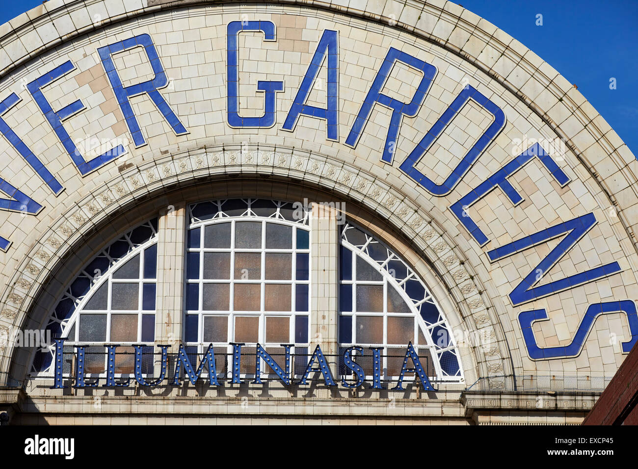 Winter Gardens segno sull'esterno dell'edificio 1870 1878 xix secolo 845- adulti sala da ballo Arcaid beach Blackpool British Foto Stock