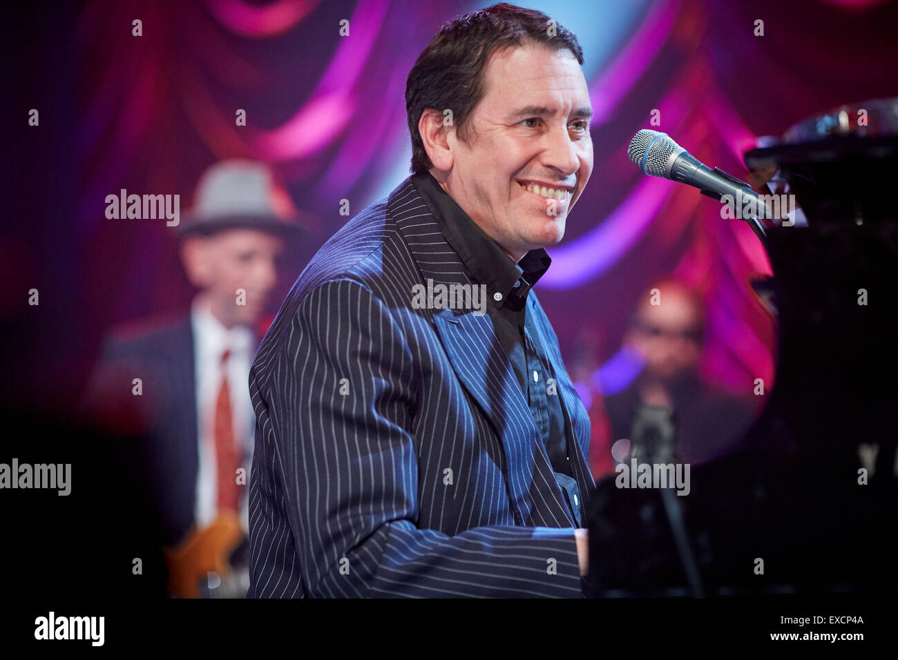 Jools Holland big band evento a Blackpool il giardino d'inverno per la BBC television show sul palco al pianoforte evento famose celebrità Foto Stock