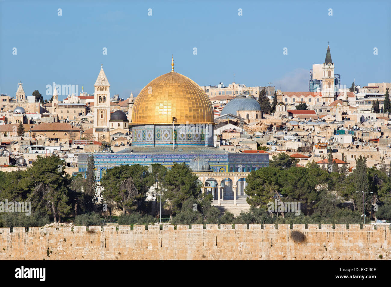 Gerusalemme - Outlook dal Monte degli Ulivi alla città vecchia con il Dom del Rock, chiesa del Redentore, Basilica del Santo Sepolcro e a Foto Stock
