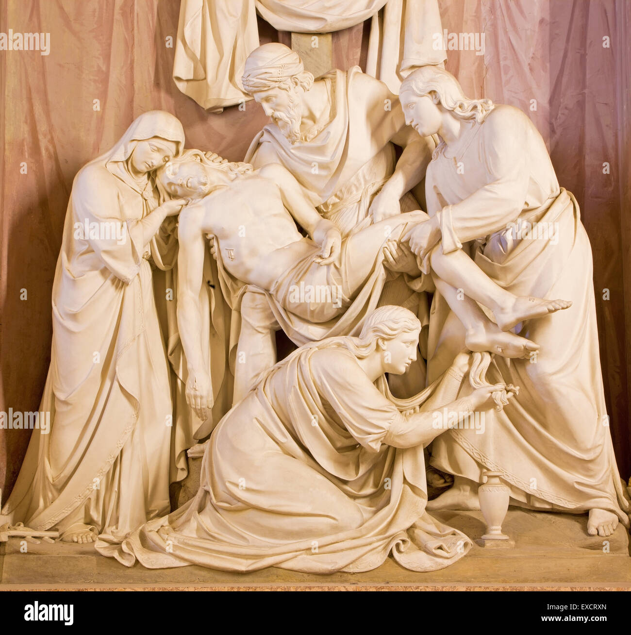 Statue of the deposition of the cross immagini e fotografie stock ad alta  risoluzione - Alamy