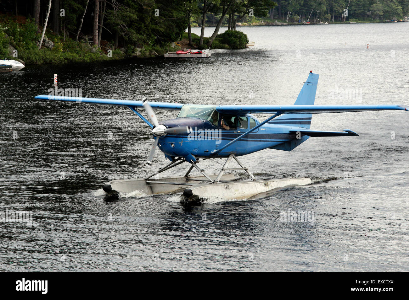Cessna float plane idrovolante lungo il lago di New York STATI UNITI D'AMERICA US America Adirondack State Park Adirondacks Foto Stock