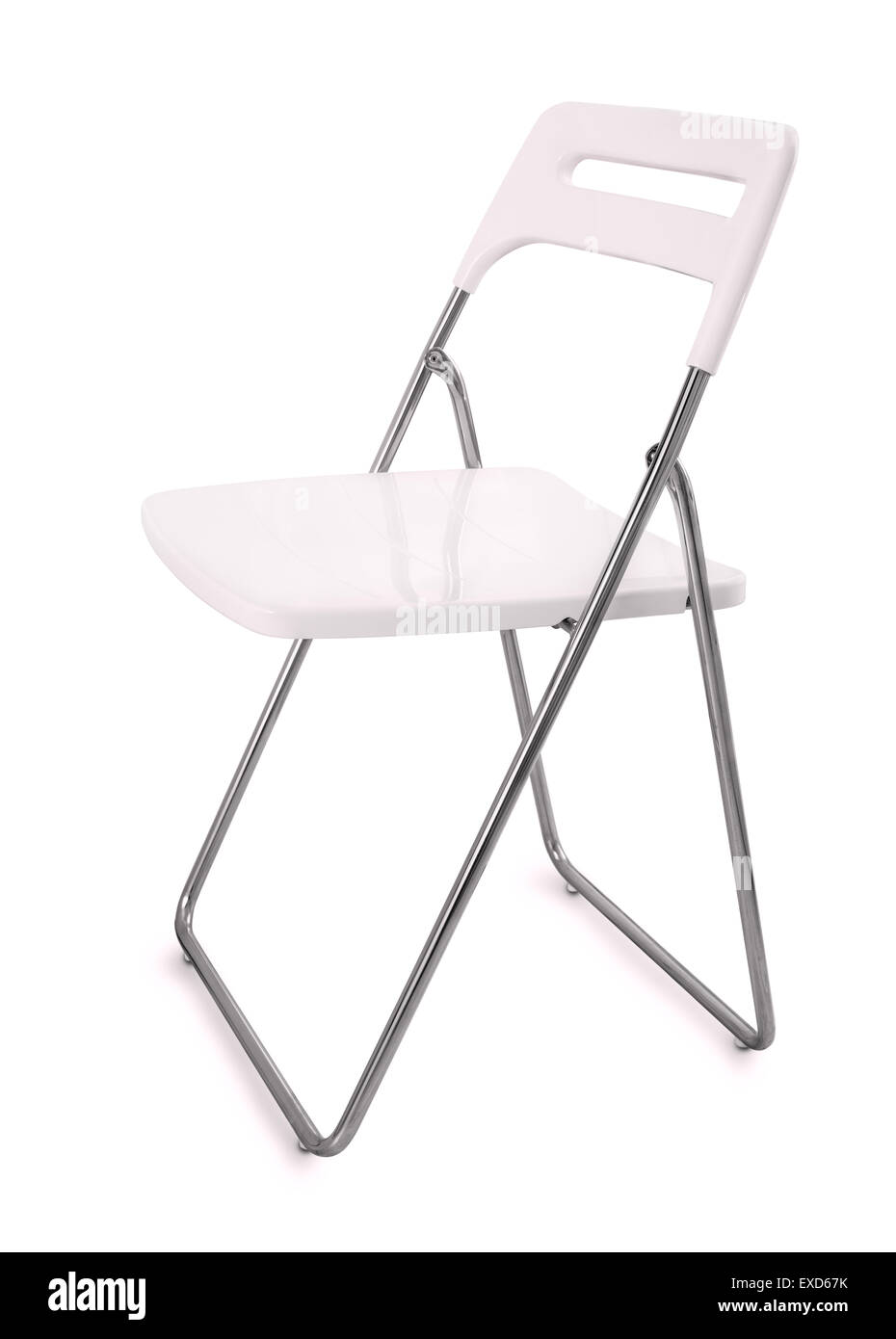 In plastica bianca sedia pieghevole isolato su bianco Foto Stock