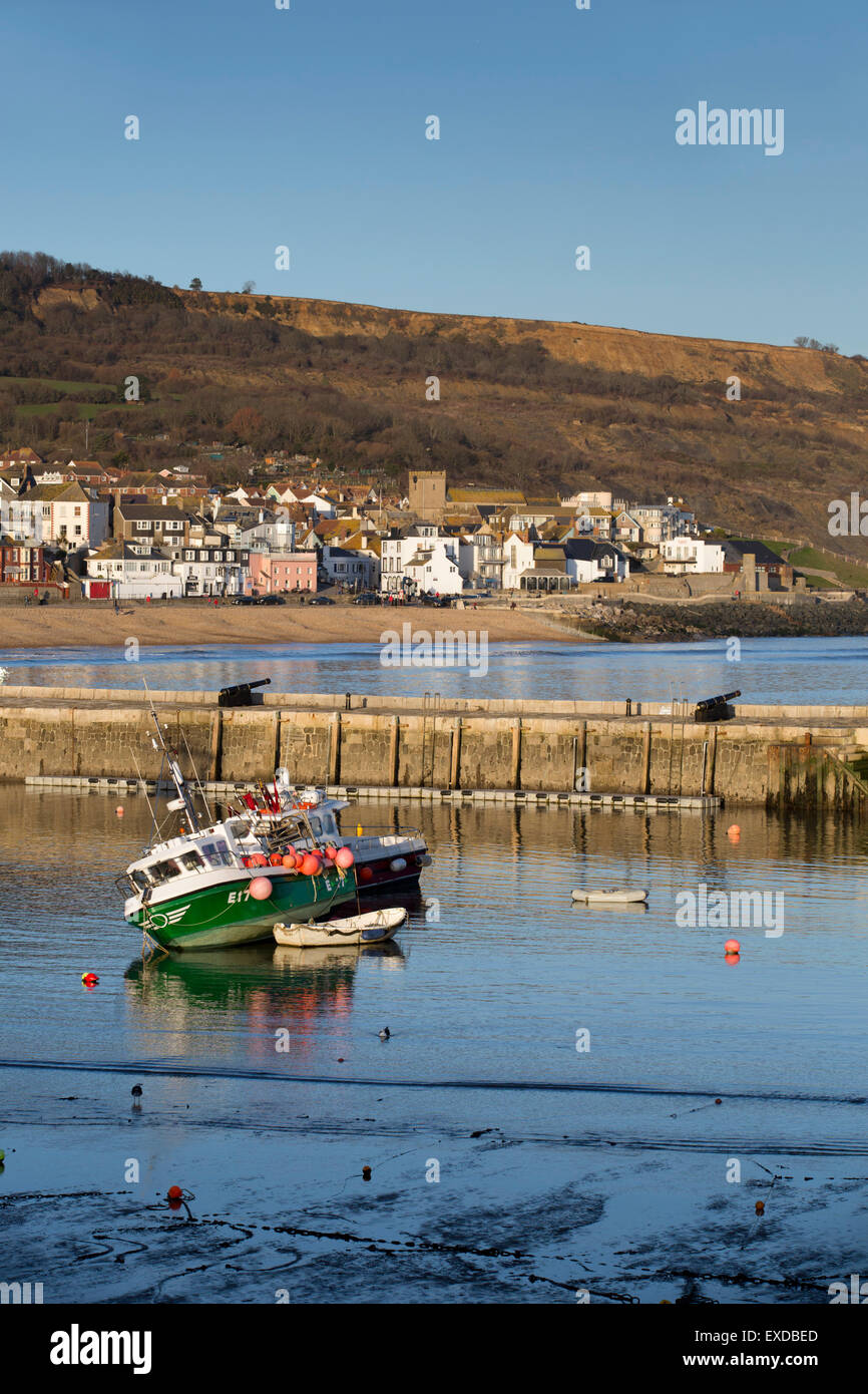 Lyme Regis; Porto e spiaggia Dorset, Regno Unito Foto Stock