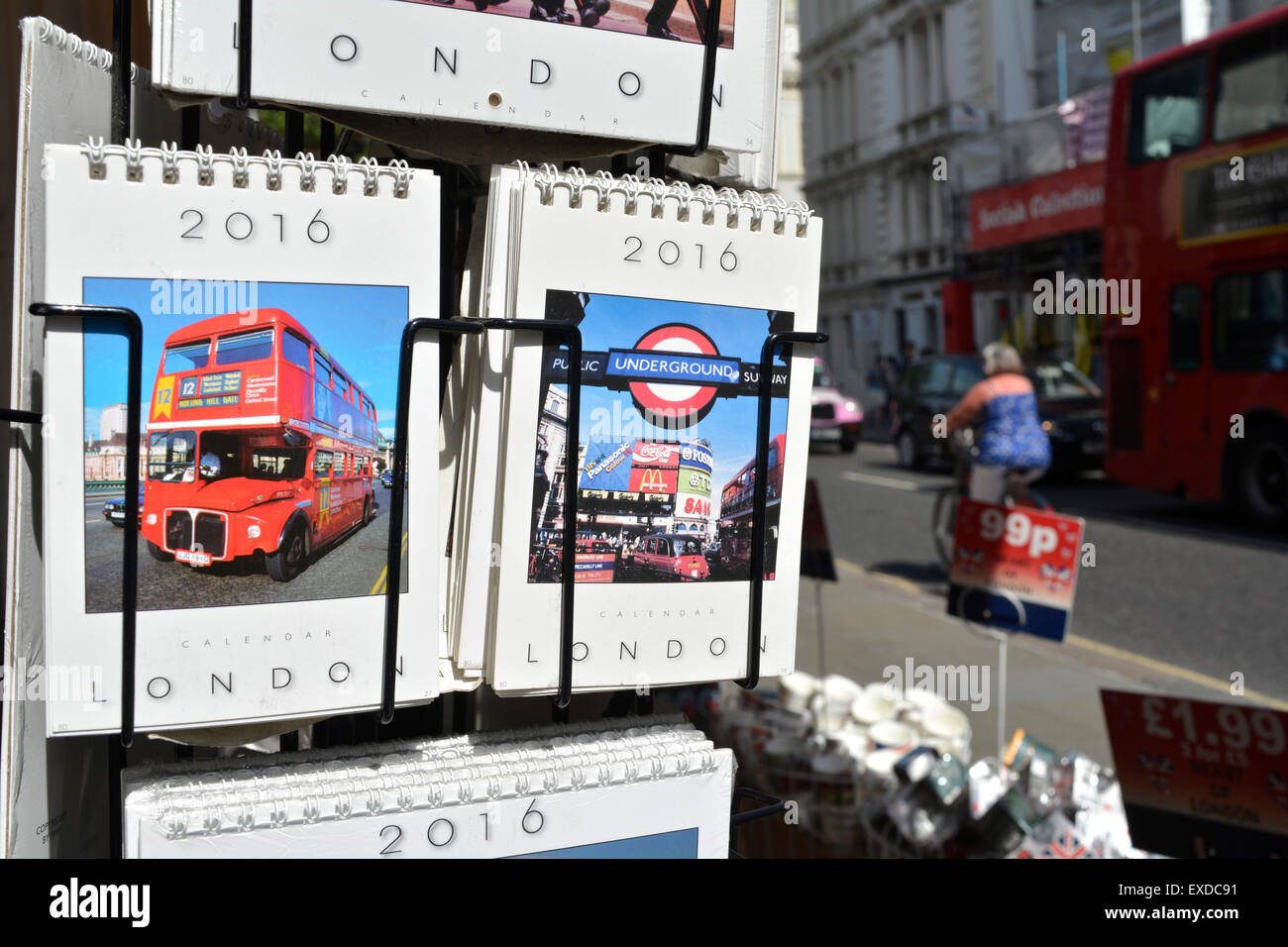Calendari turistici in vendita su una strada di Londra Foto Stock