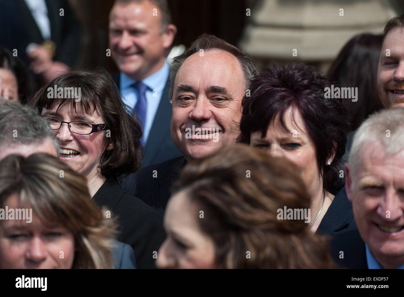 Il neo eletto SNP MPs rappresentano per i media presso la sede del Parlamento. Dotato di: Alex Salmond dove: Londra, Regno Unito quando: 11 Maggio 2015 Foto Stock