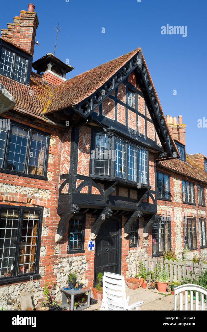 In mattoni rossi e la struttura di legno edificio in Selsey West Sussex Regno Unito. Ora il vecchio Malthouse casa di cura e Il Grade ii Listed è un edificio. Foto Stock