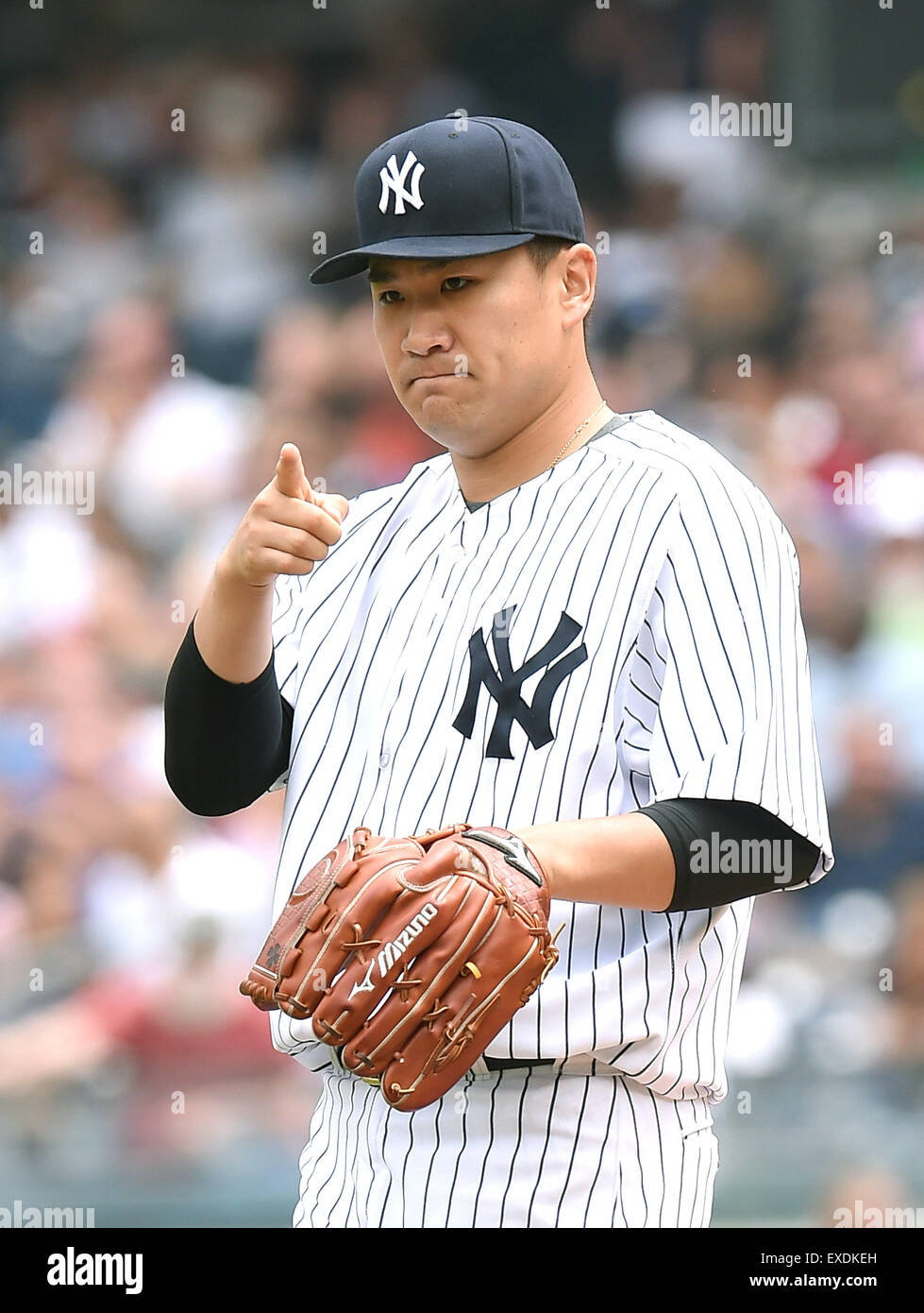 New York, Stati Uniti d'America. 9 Luglio, 2015. Masahiro Tanaka (Yankees) MLB : New York Yankees a partire lanciatore Masahiro Tanaka reagisce durante la partita di baseball contro Oakland atletica allo Yankee Stadium di New York, Stati Uniti . © AFLO/Alamy Live News Foto Stock