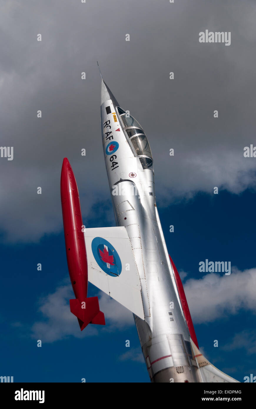 Un Lockheed F-104 Starfighter d visualizzata su un piedistallo al di fuori del Canadian Warplane Heritage Museum in Hamilton Ontario Canada Foto Stock